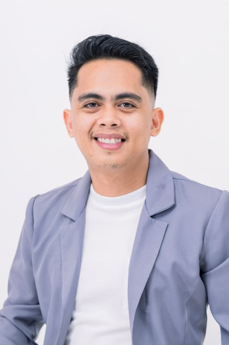 Pscyllar, Customer Service Representative